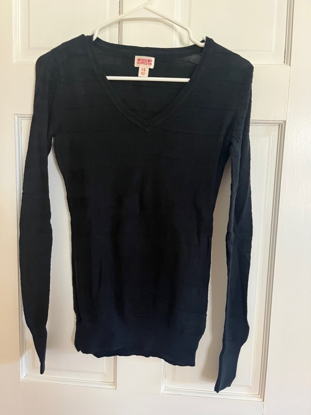 Mossimo Supply Co. Black Long-Sleeve V-Neck Sweater